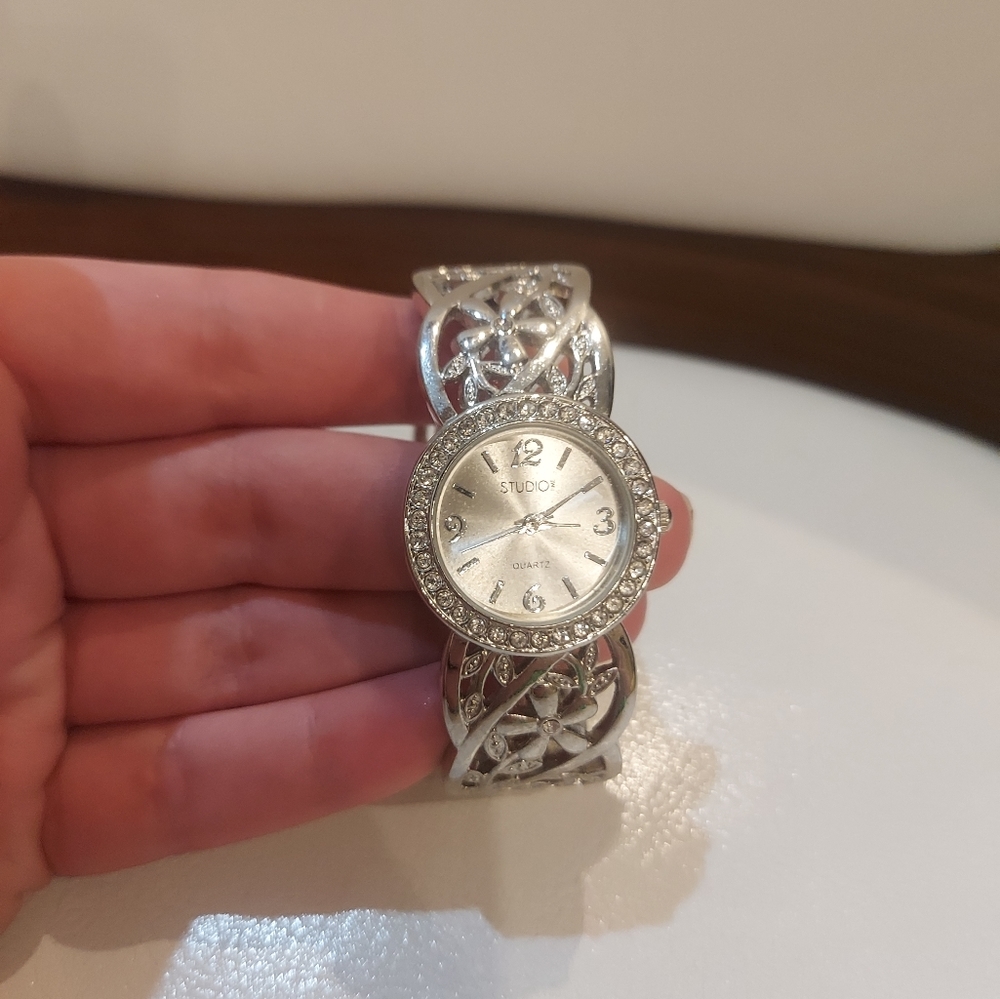 Studio womans wrist watch